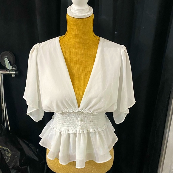 White blouse - Picture 1 of 3